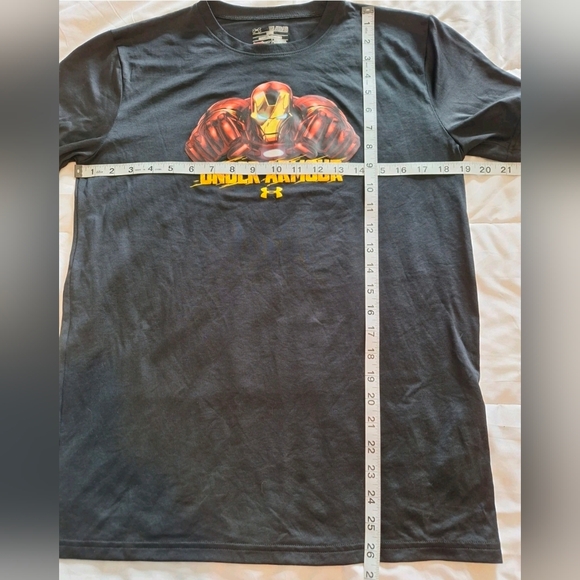 Under Armour Marvel Black T-shirt Iron Man Boys Large YLG Loose Heat Gear - Picture 6 of 8